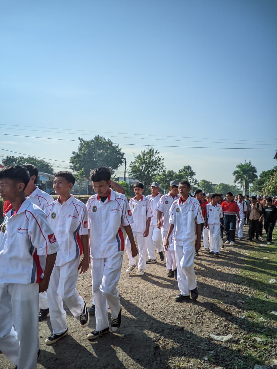 Jalan santai semarakkan peringatan kemerdekaan di sekolah.